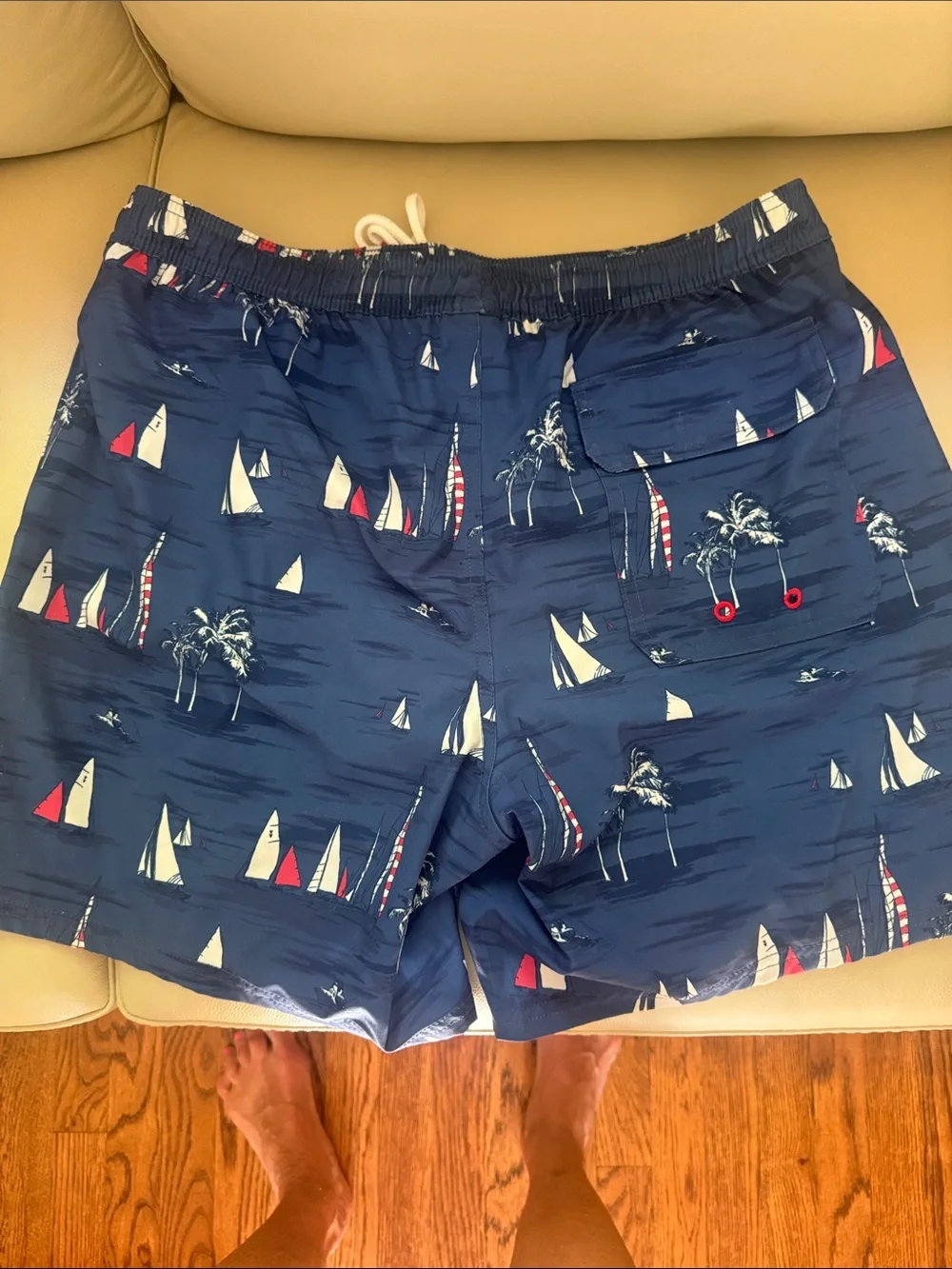 Men’s Vineyard Vines Navy and White Coastal Swim Shorts size Lg